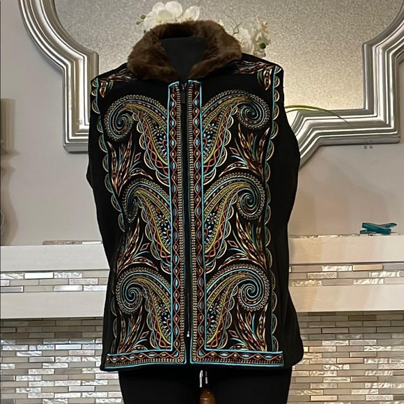 Bob Mackie Embroidered Vest with faux Fur Collar size M - Picture 1 of 7
